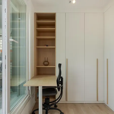 Luxe Penthouse With A Castle View *