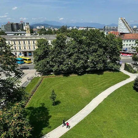 Luxe Penthouse With A Castle View Lublana