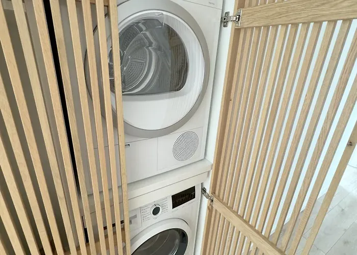 Luxe Penthouse With A Castle View 아파트