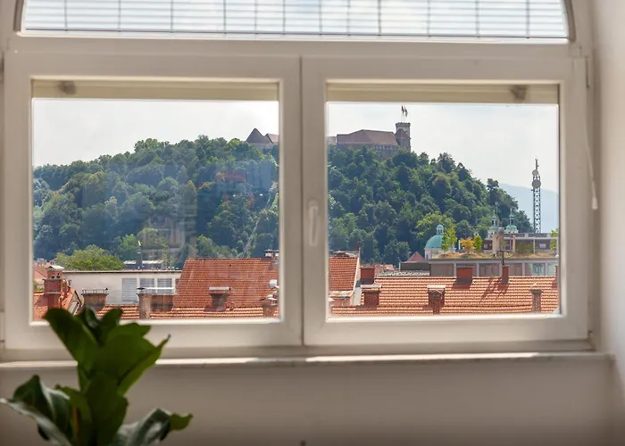 Luxe Penthouse With A Castle View 류블랴나