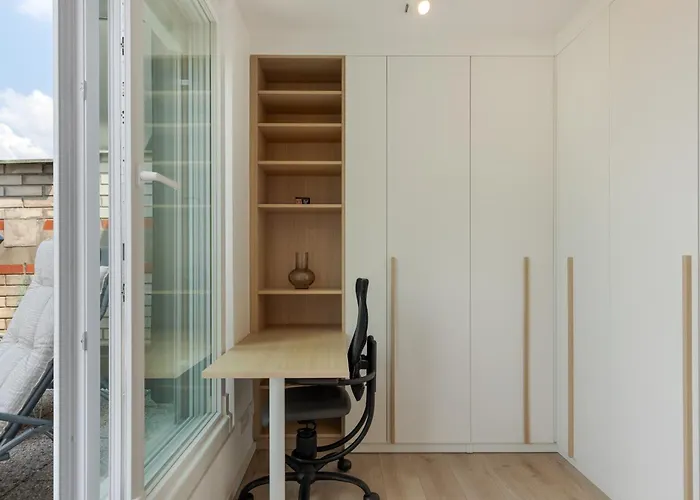 Luxe Penthouse With A Castle View *